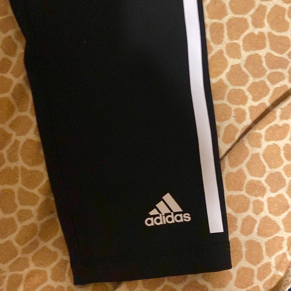 Adidas leggings capri length, black , size XS. - Picture 3 of 8